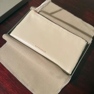 NWT Levenger Carrie Cash and Card Clutch (Pearl White)